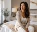 Mujer adulta reflexionando sobre el dolor durante las relaciones sexuales